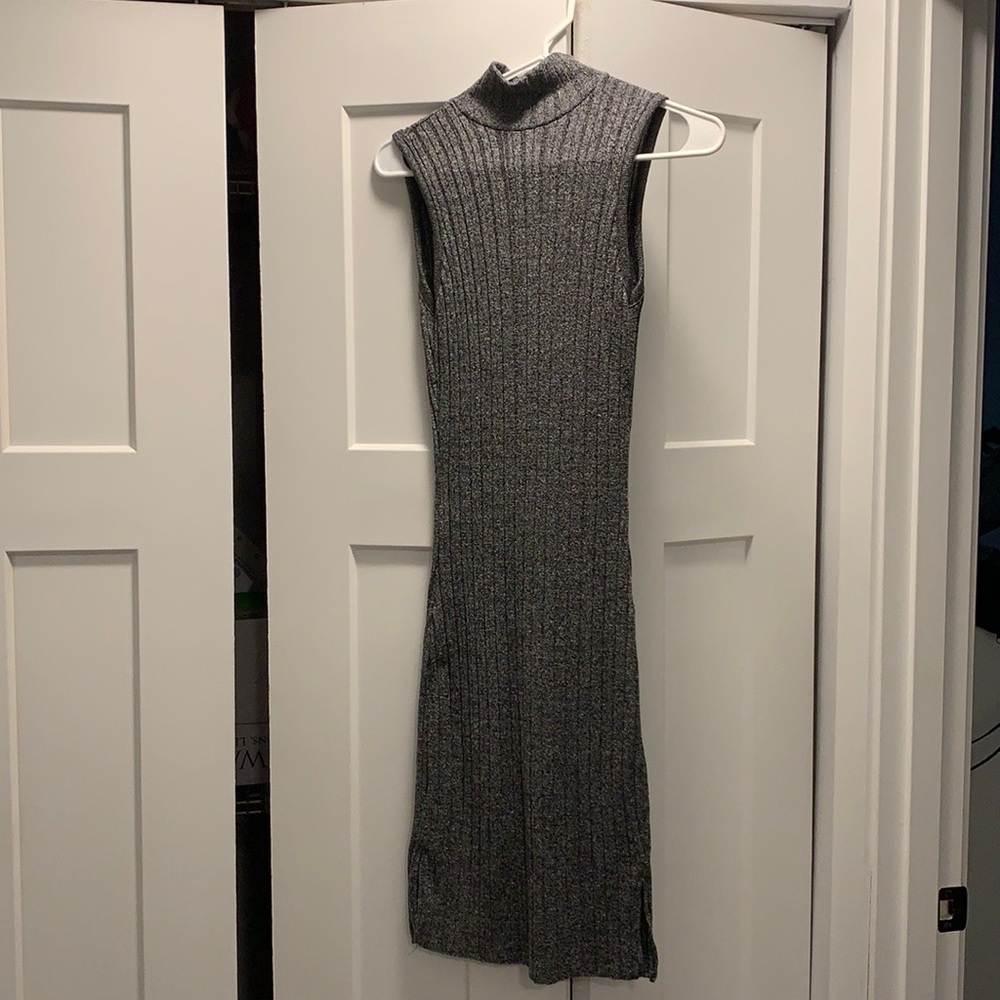 Grey/black sleeveless form fitting dress
